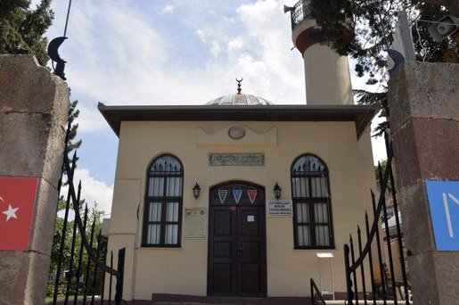 أول مسجد عثماني بناه أرطغرل قبل سبعة قرون لا يزال يفتح أبوابه للمصلين