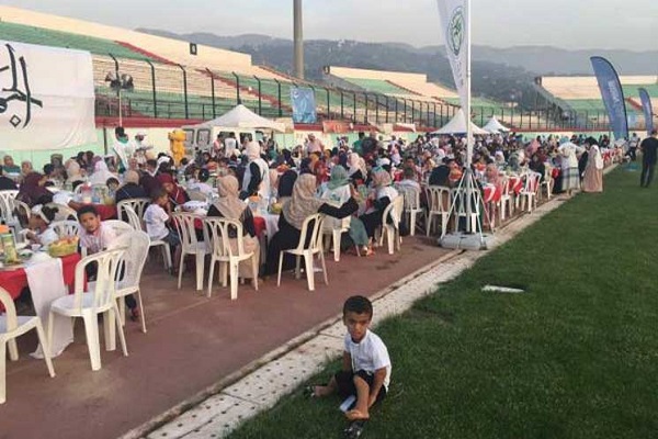 الجزائر تنظم أكبر مائدة إفطار رمضانية بالعالم