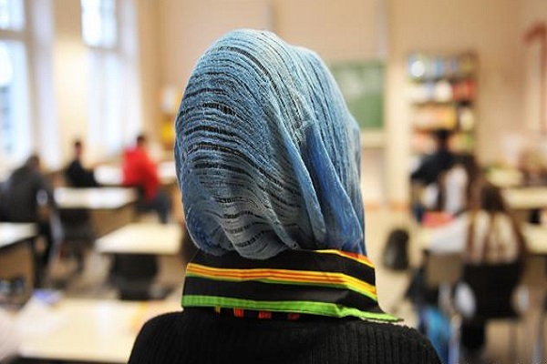 Austria vieta il velo islamico nelle scuole elementari