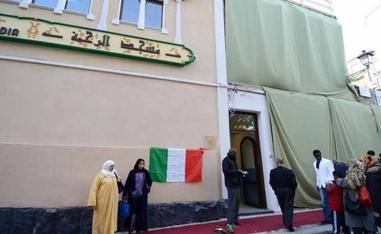 İtalya'nın kuzeyindeki İslam merkezinde Kur'an-ı Kerim yakıldı