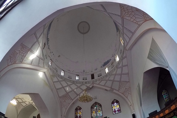 المسجد الأزرق؛ علامة على وجود المسلمين في الدولة المسيحية الوحيدة في غرب أسيا