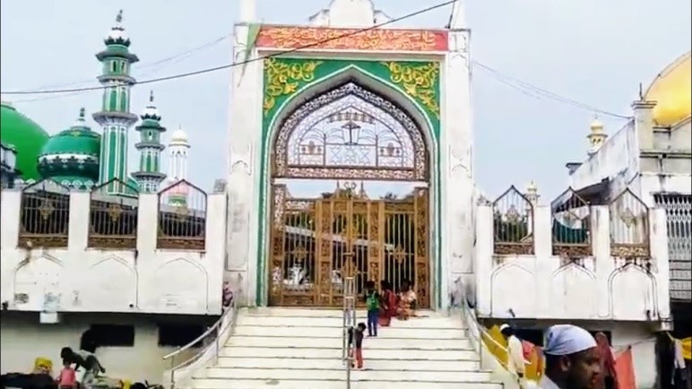Symbolic Shrines in India Hosting Shia Mourners