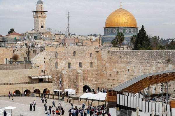 Zionist Raid Al-Aqsa Mosque Under Israeli Forces’ Protection