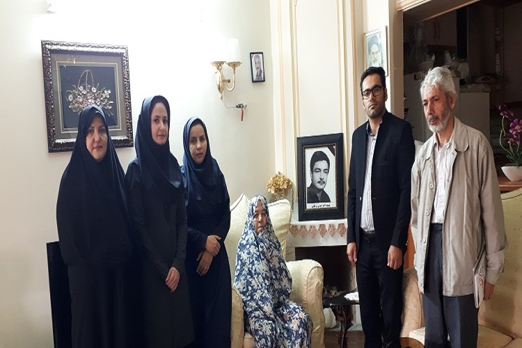 دیدار اعضای جهاددانشگاهی البرز با خانواده شهیدان«اکبر چراغی» و «اکبر ثبوتی برهانی» دیدار اعضای جهاددانشگاهی البرز با خانواده شهیدان«اکبر چراغی» و «اکبر ثبوتی برهانی»