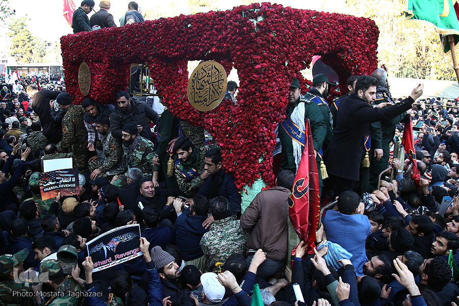 پیکر مطهر سپهبد سلیمانی و همرزمان شهیدش به میدان آزادی رسید