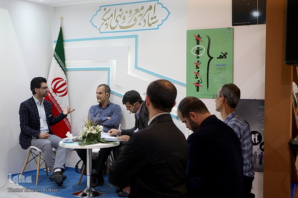 بررسی «فرصتها و تهدیدهای مجازی» در نمایشگاه قرآن