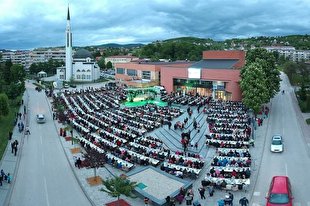 افطاری همگانی در بوسنی + عکس