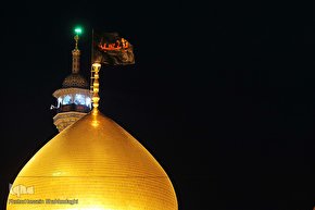 ⁨تعویض پرچم گنبد بارگاه حضرت معصومه(س)