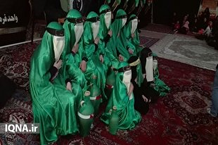 کودکان به یاد رقیه(س) در جوار آستان امام‌زاده جعفر(ع)+ تصاویر