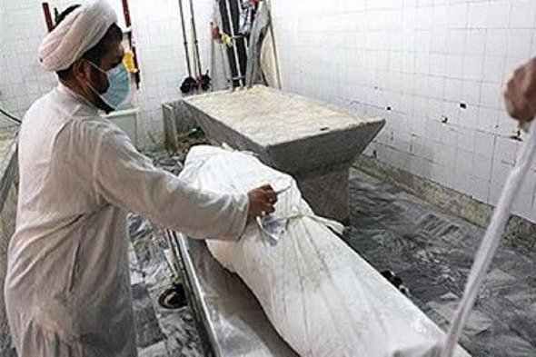 فیلم | نحوه حضور طلبه‌ها برای انجام مراحل غسل اموات کرونایی