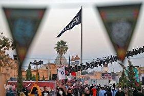 اهتزاز پرچم متبرک به نام حسین (ع) در بین الحرمین شیراز
