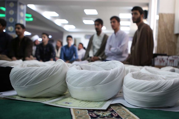 مراسم عمامه گذاری طلاب