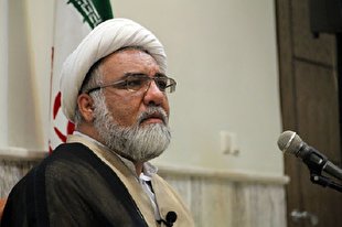 استفاده تبلیغاتی از باورهای دینی مردم به سستی ایمان در جامعه می‌انجامد