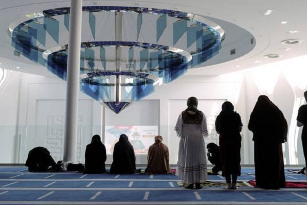 مسلمانان فرانسه در محیط کار و فرایض دینی که هر روز محدودتر می‌شود