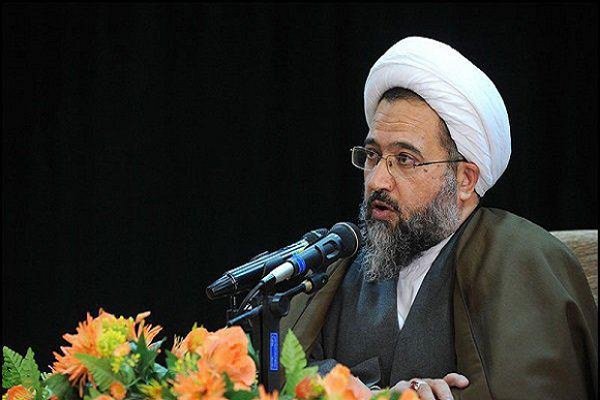 فضیلت قرائت سوره حجرات برابر با زیارت شخص پیامبر(ص) است