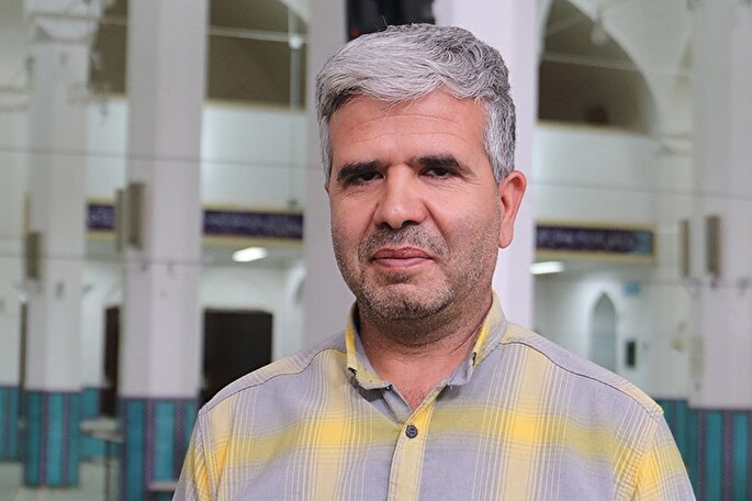 آشنایی با  قاری و مناجات‌خوان مسجد دانشگاه یزد + فیلم