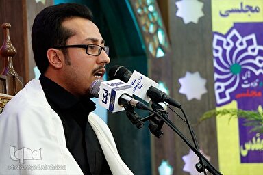 تلاوت وحید خزایی در چهل و پنجمین دوره مسابقات سراسری قرآن + صوت