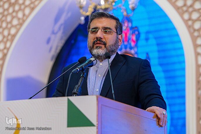 قرآن در صدر همه فعالیت‌های وزارت ارشاد قرار دارد