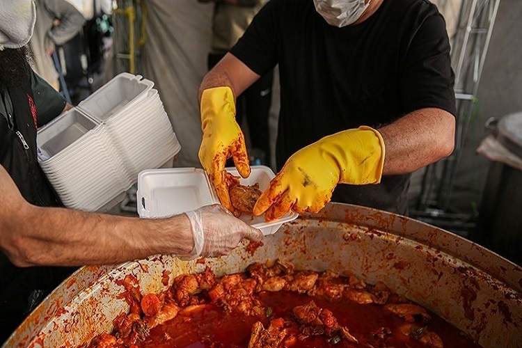 توزیع غذای گرم