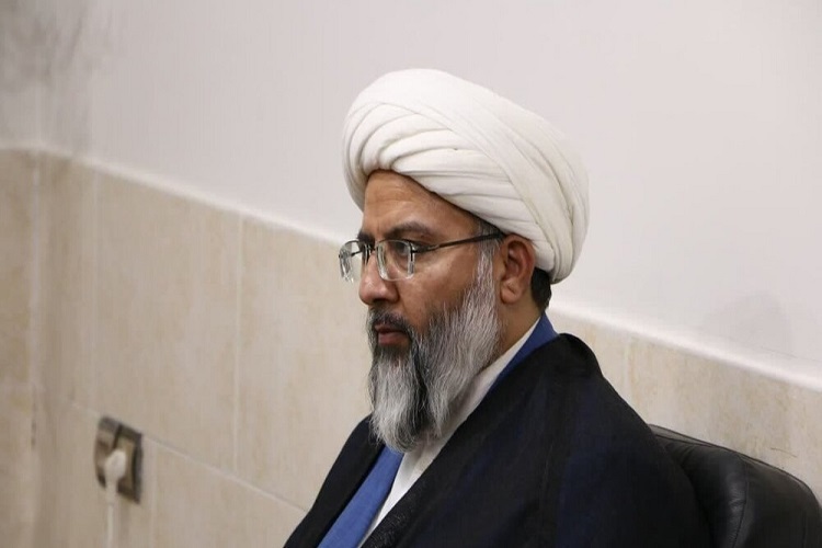 حجت الاسلام علی رادمرد، امام جمعه ماهدشت کرج