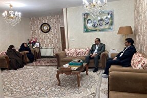 دیدار با خانواده شهدا تجدید روحیه برای خدمت به مردم است