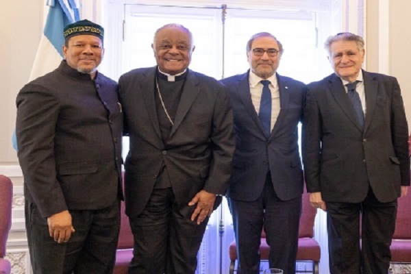 بررسی تقویت همزیستی در همایش بین ادیانی آمریکا