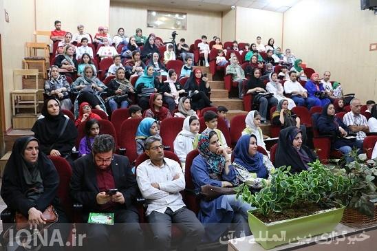 برگزاری آیین پاسداشت روز ملی ادبیات کودک و نوجوان در کتابخانه امیرکبیر کرج + عکس