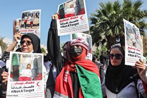 تجمع بزرگ امدادگران و کادر درمان در میدان فلسطین