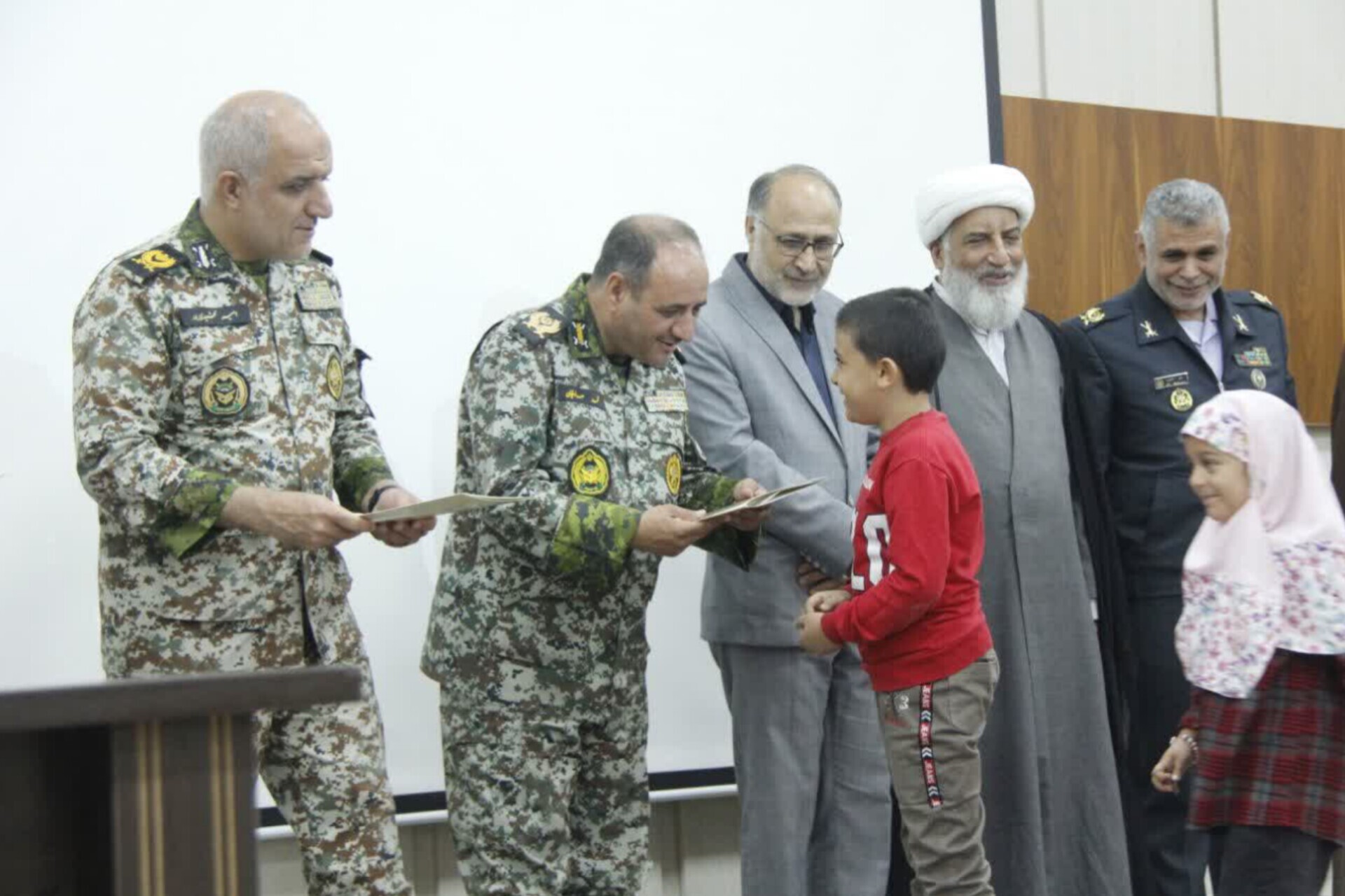 مراسم تجلیل از ۵۷ فعال قرآنی منطقه پدافند هوایی شمال تهران + عکس