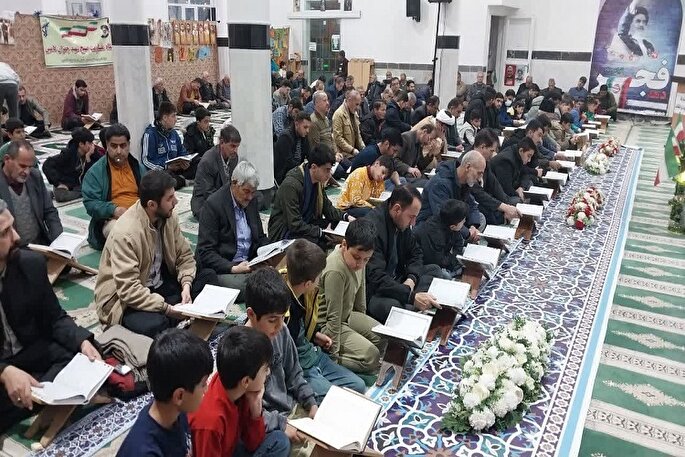 عکس | چهارمین محفل قرآنی انقلاب در همدان