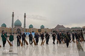آئین جاروکشی صحن جامع امام مهدی(عج) در آستانه نیمه شعبان
