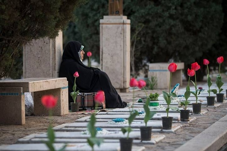 سال نو در کنار گلزار شهدا