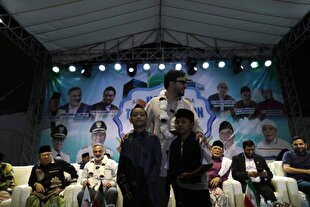 عکس یادگاری حامدهای شاکرنژاد در اندونزی