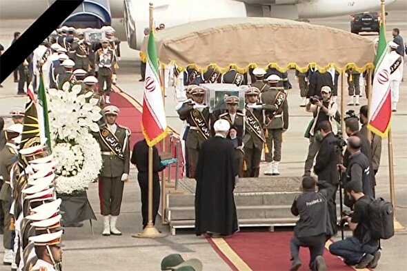 فیلم | ورود پیکر رئیس‌جمهور شهید و همراهان به فرودگاه مهرآباد