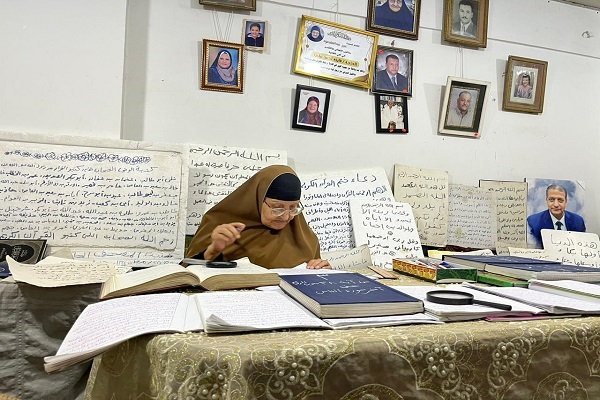 بانوی سالخورده مصری کل قرآن را 10 ماهه کتابت کرد + فیلم و عکس
