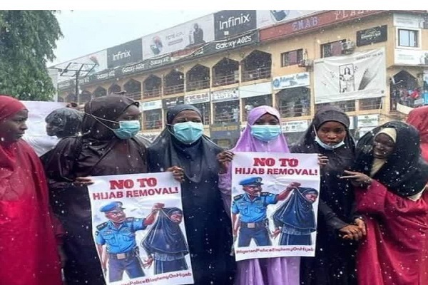 تظاهرات شیعیان نیجریه در اعتراض به خشونت پلیس علیه عزاداران اربعین