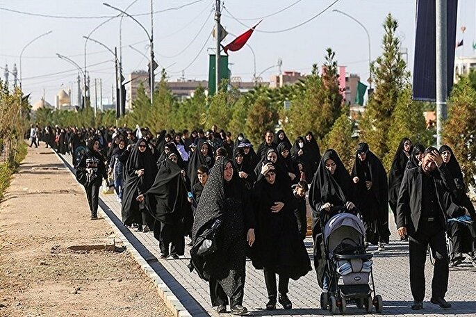 فیلم | اجتماع مردم سمنان در پیاده‌روی دلدادگان اربعین حسینی