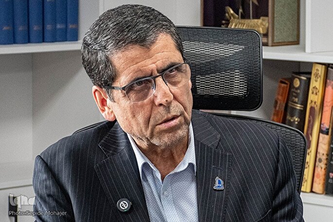 معلم؛ فردی که عاشقانه فرزندانش را دوست دارد