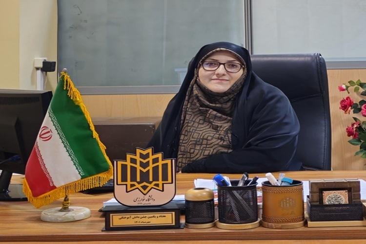 عادله دیوسالار ، رئیس دانشکده علوم زیستی دانشگاه خوارزمی