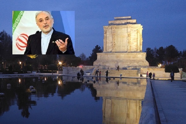 فردوسی در ردیف نخست پاسداران هویت ملی ایران قرار دارد