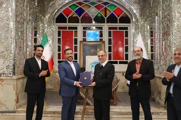 شالویی در مراسم رونمایی از پوستر هفته بزرگداشت حافظ