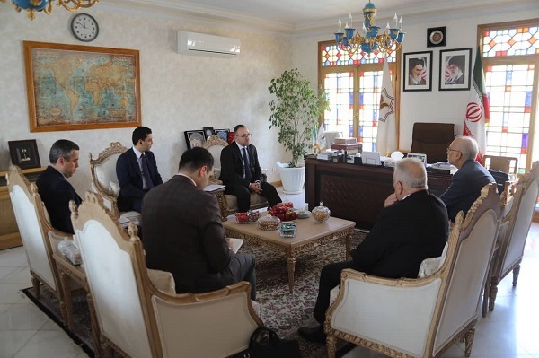 بررسی زمینه‌های همکاری علمی و فرهنگی میان ایران و ارمنستان در بنیاد ایران‌شناسی 