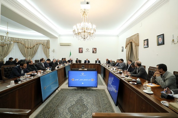 دولت از زمان روی کار آمدن با شرایط جنگی روبرو بود