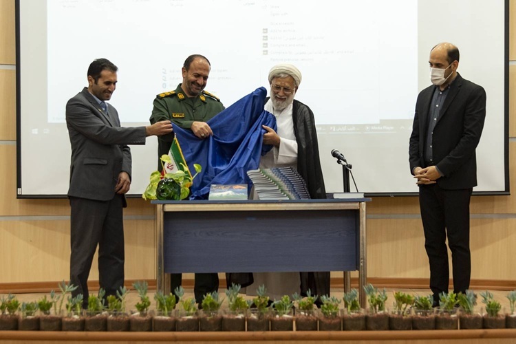 رونمایی از کتاب «آثار منتخب پویش ملی آیین ققنوس» رونمایی از کتاب «آثار منتخب پویش ملی آیین ققنوس»