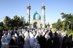 نماز عید فطر در امامزاده محمد و سکینه خاتون کرج