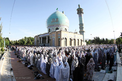 نماز عید فطر در امامزاده محمد و سکینه خاتون کرج