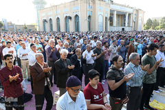 نماز عید فطر در امامزاده محمد و سکینه خاتون کرج