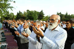 نماز عید فطر در امامزاده محمد و سکینه خاتون کرج