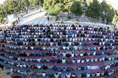 نماز عید فطر در امامزاده محمد و سکینه خاتون کرج