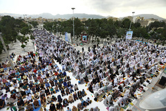 نماز عید فطر در امامزاده محمد و سکینه خاتون کرج